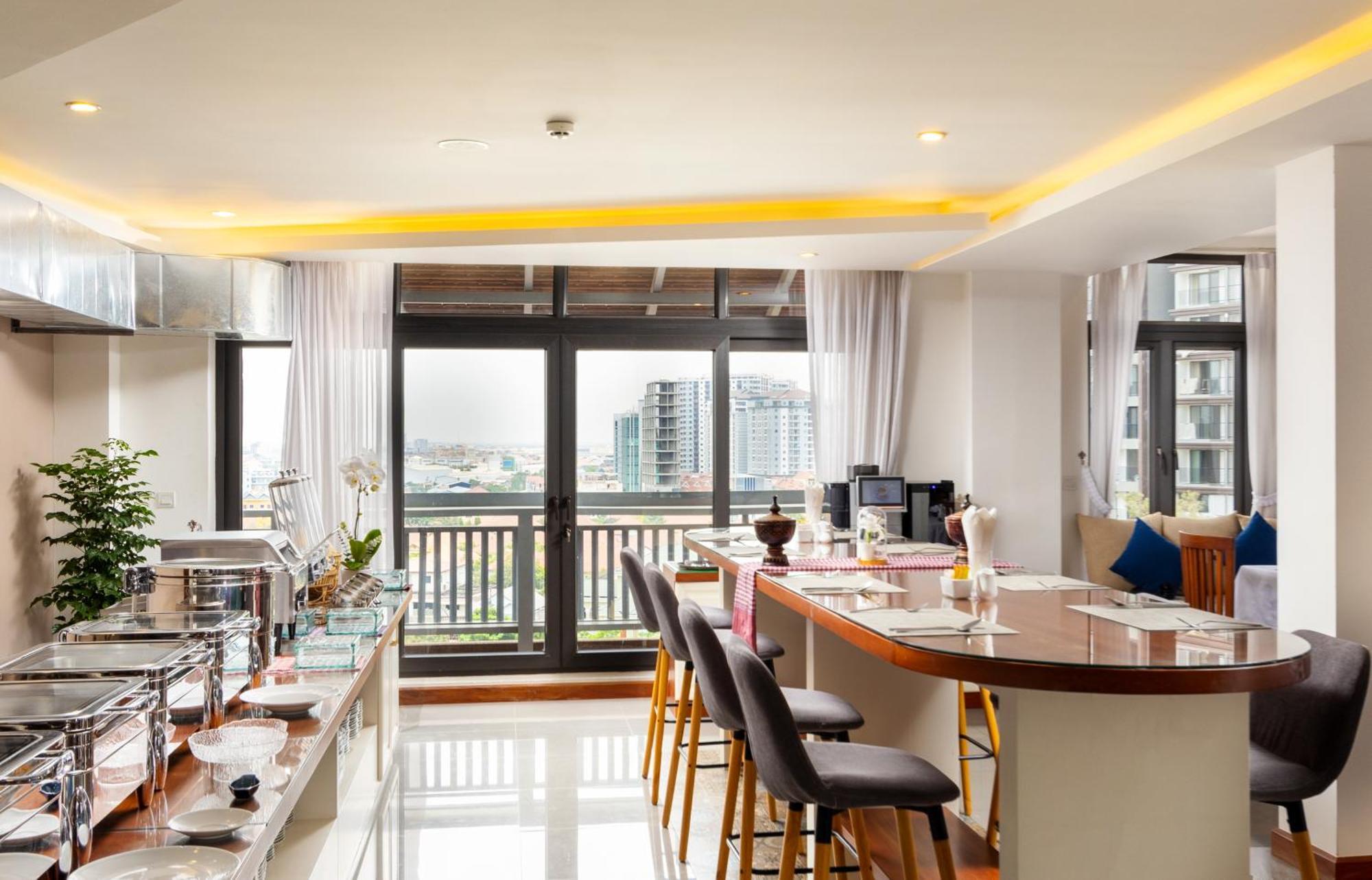 Jaya Suites Hotel Phnom Penh Exterior photo