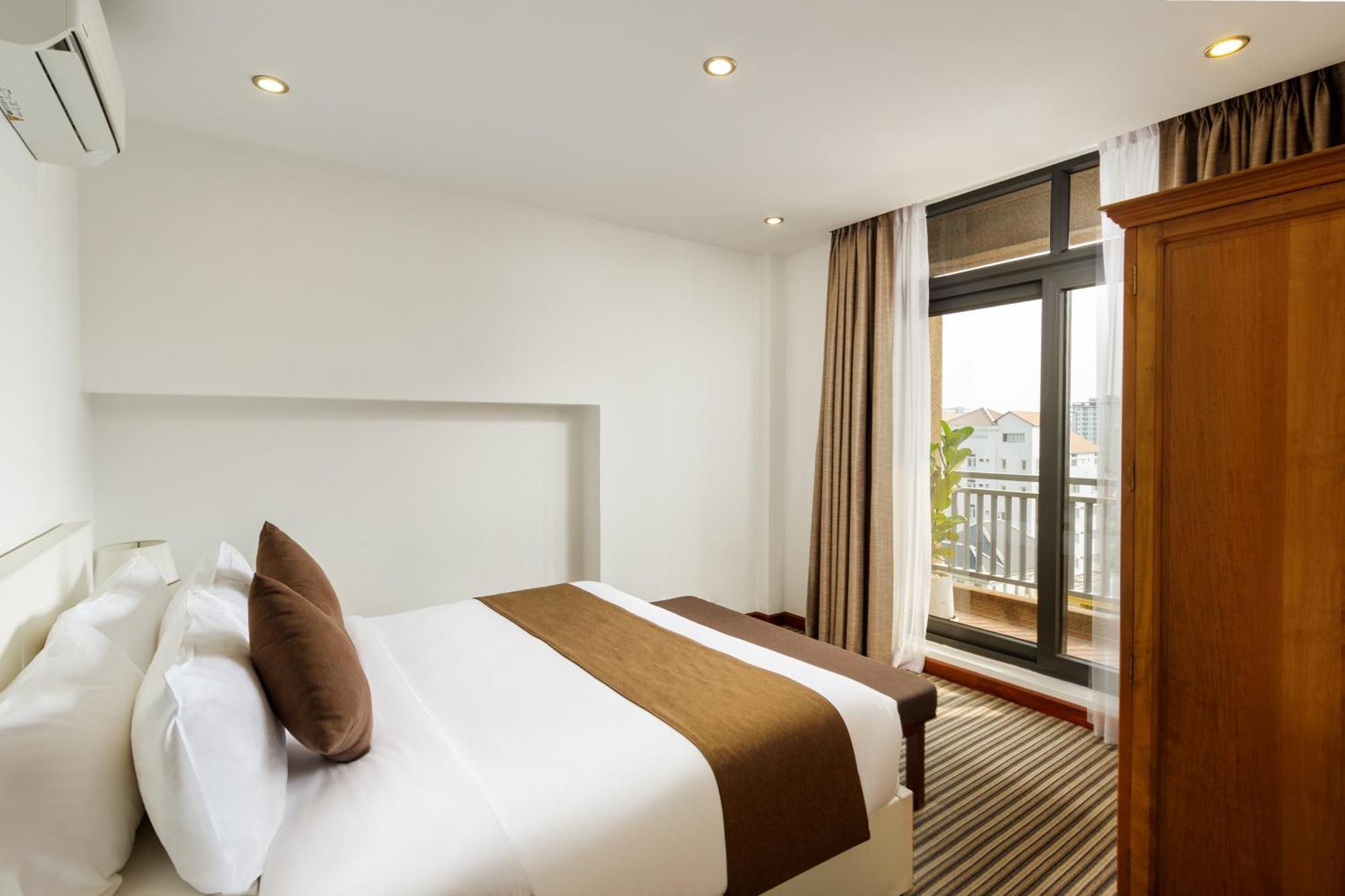 Jaya Suites Hotel Phnom Penh Exterior photo