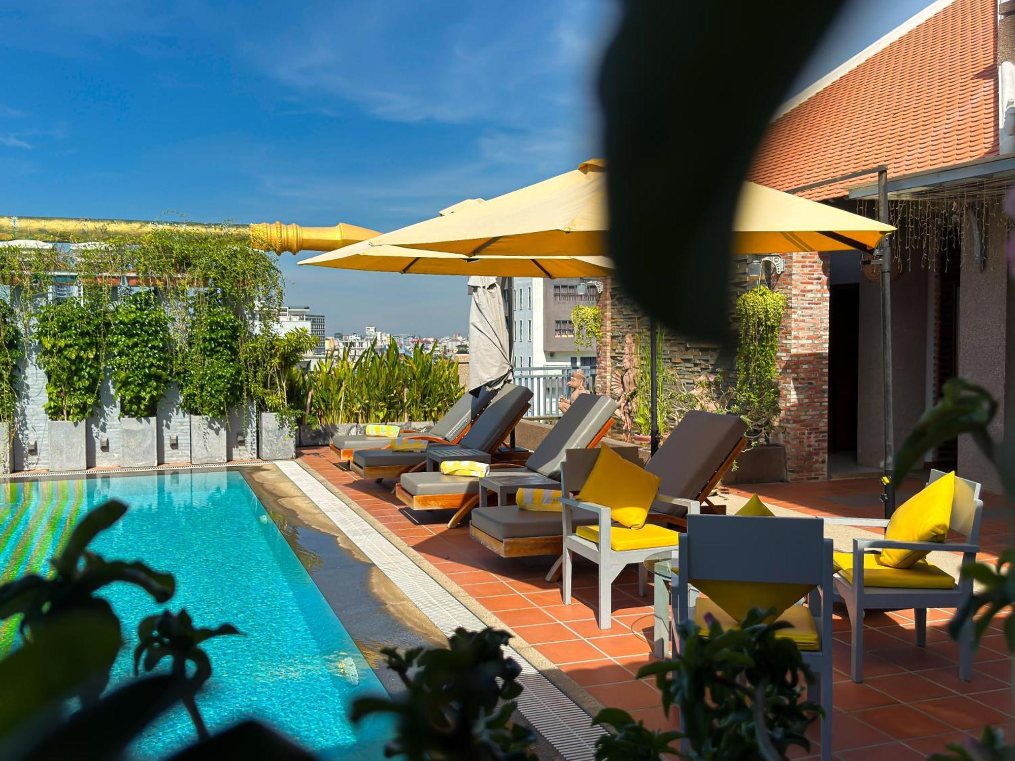 Jaya Suites Hotel Phnom Penh Exterior photo